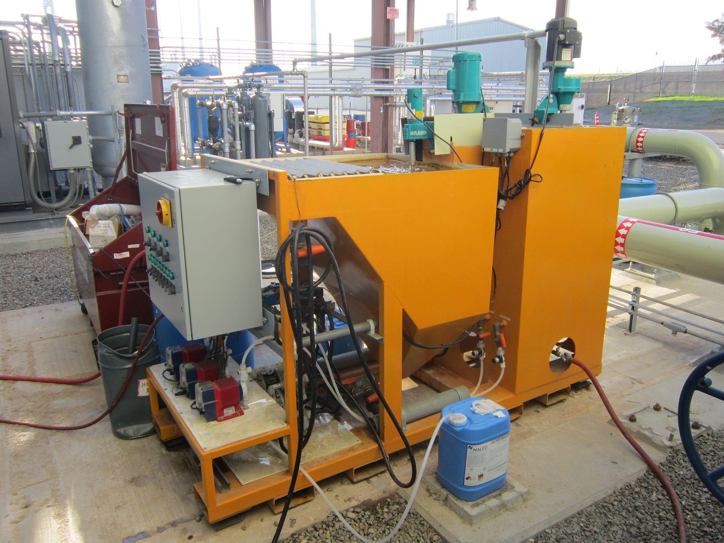 Compact treatment unit running on site